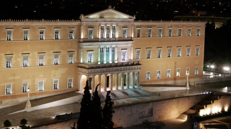 Σαθρό το πλεόνασμα, βασίζεται σε φόρους κι όχι μείωση δαπανών
