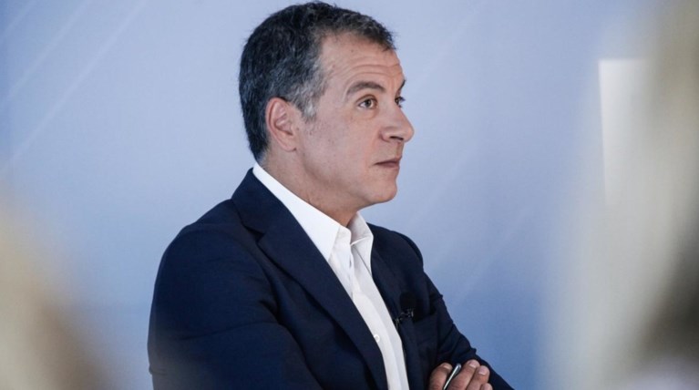 Θεοδωράκης για Τσίπρα: Έξω υμνεί τη Μέρκελ και μέσα τον Κάστρο