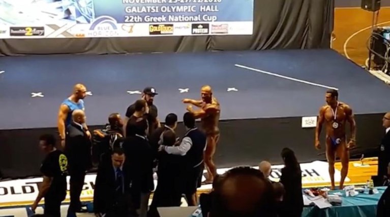Mποντιμπιλντεράς «πλάκωσε» κριτή επειδή βγήκε δεύτερος!