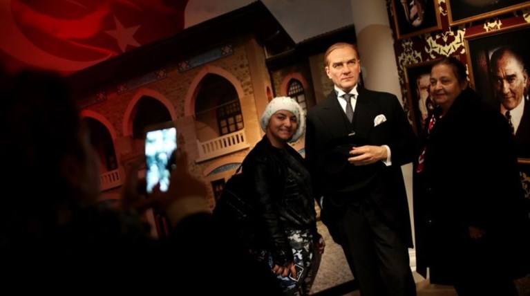 Ο Κεμάλ Ατατούρκ δίπλα στον Μέσι, τον Μπραν Πιτ και τη Μονρόε!