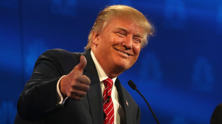 Ο Τραμπ ανακοινώνει ότι «εγκαταλείπει» τις επιχειρήσεις του