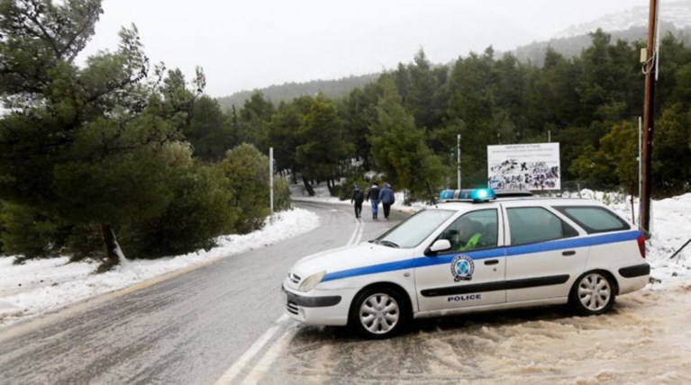 Διακοπή της κυκλοφορίας στη Λ. Πάρνηθας λόγω χιονόπτωσης