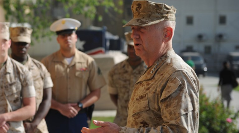 Ο στρατηγός Τζέιμς Μάτις αναλαμβάνει υπουργός άμυνας στην κυβέρνηση Τραμπ