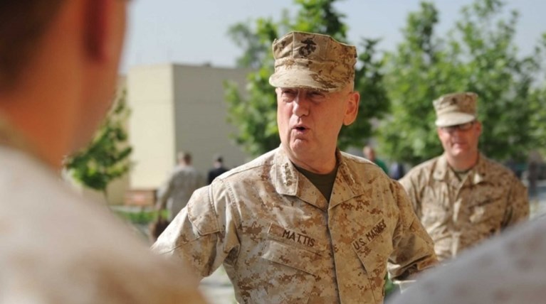 Ο Τραμπ ανακοίνωσε τον σκληρό Τζέιμς Μάτις υπουργό Άμυνας