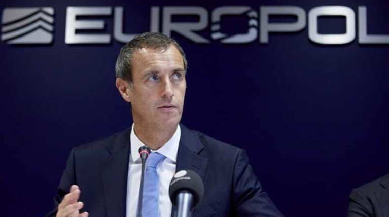 Η Europol προειδοποιεί για επιθέσεις τους ISIS στην Ευρώπη