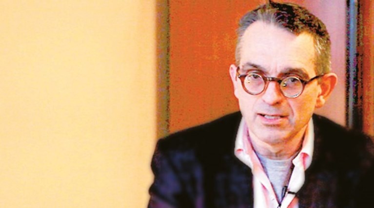 Πολ Καζαριάν: Το ύψος του ελληνικού χρέους είναι το ψέμα του αιώνα
