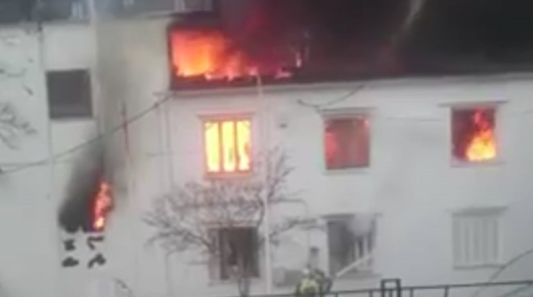 Συγκλονιστικό βίντεο από τη μεγάλη πυρκαγιά σε σούπερ μάρκετ στις Σέρρες