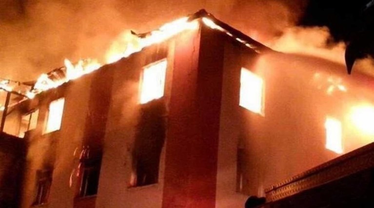 Τέσσερις συλλήψεις για την φωτιά σε σχολικό κοιτώνα στα Αδανα