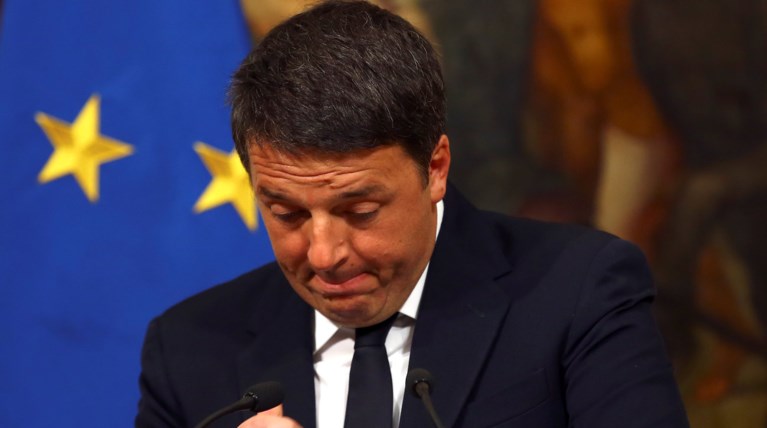 Την παραίτησή του ανακοίνωσε ο Ρέντσι μετά την ήττα του