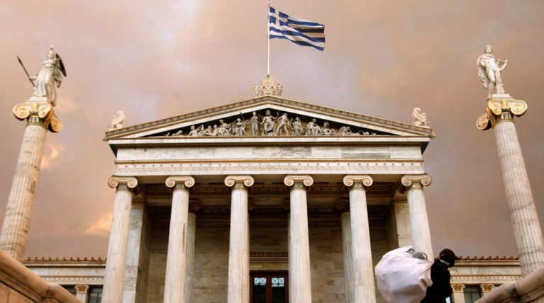 Politico: Ο ελληνικός εφιάλτης των Χριστουγέννων στο Eurogroup