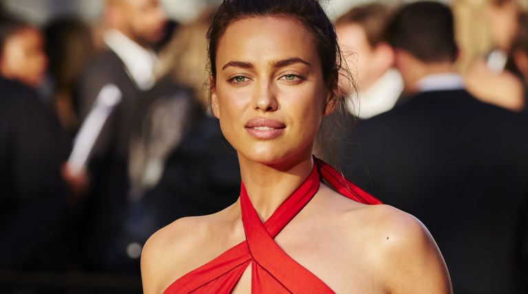 Η πανέμορφη και έγκυος Ιρίνα Σάικ προκαλεί ξανά στο instagram