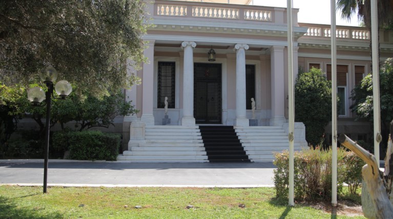 "Amber Alert" στο Μαξίμου για τους εξαφανισμένους υπουργούς