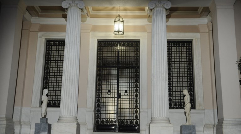 Σκηνικό κρίσης και εκλογών με «παροχές» από την κυβέρνηση