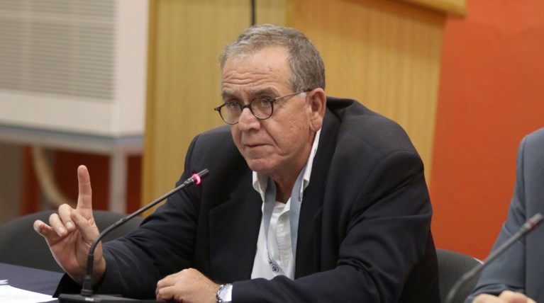 Μουζάλας: Προσωρινή μεταφορά μεταναστών απο τα νησιά σε κλειστά κέντρα