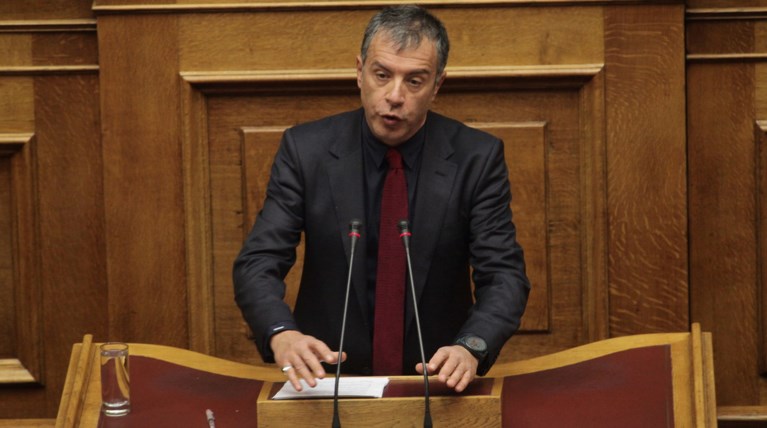 Θεοδωράκης:Αν σας νοιάζει ο «πόνος & φτώχεια» σκεφτείτε τους ανέργους