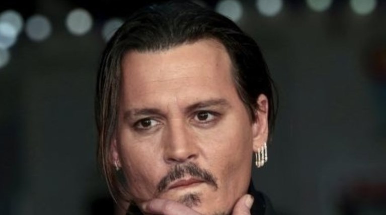 Ο Τζόνι Ντέπ  κουβάλησε τον Τζακ Σπάροου στο νοσοκομείο για καλό σκοπό