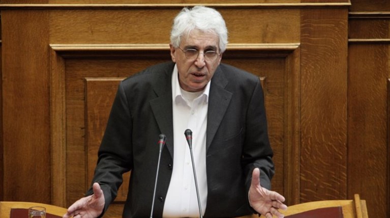 Σάλος από τις δηλώσεις Παρασκευόπουλου για σημαία & Χρυσή Αυγή