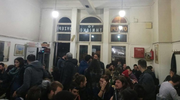 Η τελευταία βραδιά στο «Τηνιακό» πριν ρίξει αυλαία