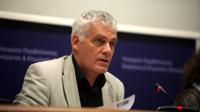 Τσιρώνης: Άλλο η σημαία στον ιστό κι άλλο αυτή που αγοράζουμε