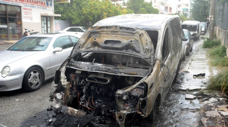Των τρομοκρατών το  ΙΧ που βρέθηκε καμμένο στα Εξάρχεια