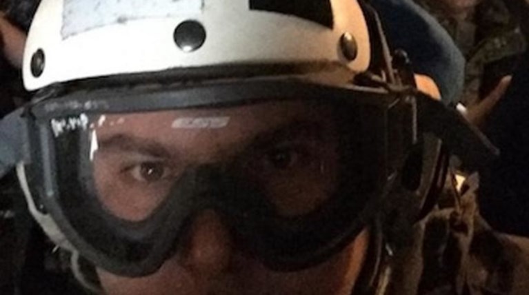 O Καμμένος βγάζει selfie από το αμερικανικό αεροπλανοφόρο Eisenhower