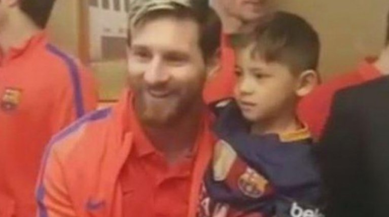 Ο 6χρονος με την αυτοσχέδια φανέλα του Μέσι συνάντησε το ίνδαλμά του