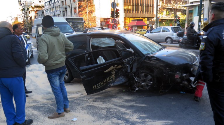 Mεθυσμένος ο οδηγός του ΙΧ στο τροχαίο στη Συγγρού με έξι σοβαρά τραυματίες