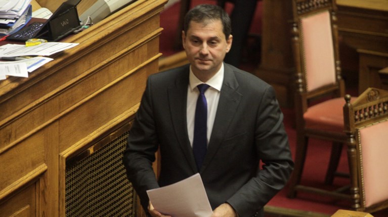Αποχή Θεοχάρη από την ψηφοφορία, καταθέτει άλλη τροπολογία