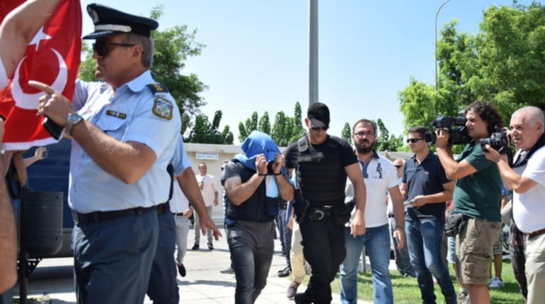 Κραυγή αγωνίας από τους 8: «Εάν μας στείλετε στην Τουρκία θα μας σκοτώσουν»