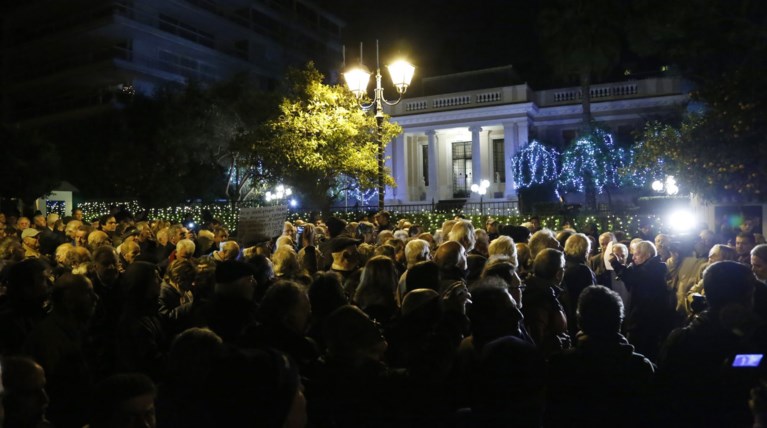 Εκατοντάδες συνταξιούχοι έφτασαν στην πόρτα του Μαξίμου