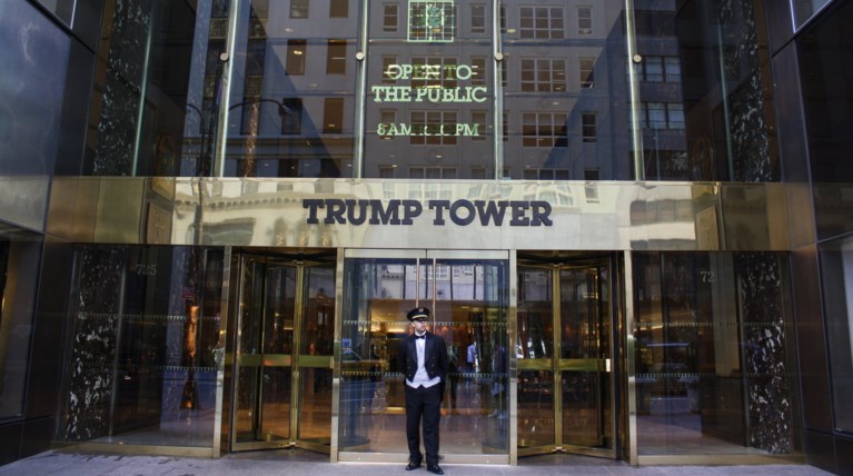 "Πόλεμος" Τραμπ κατά Vanity Fair για το εστιατόριο Trump Grill