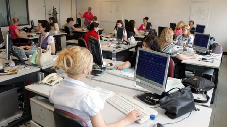 Μειώσεις στους μισθούς του Δημοσίου από τον Ιανουάριο