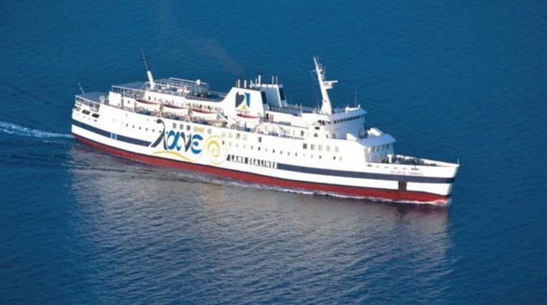 (Ξανά)στούκαρε στον προβλήτα το Βιντσέντζος Κορνάρος