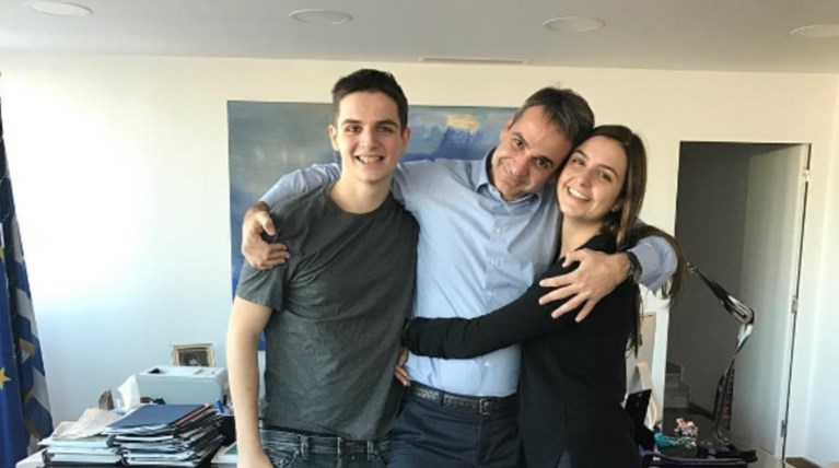 Η συγκινητική φωτογραφία του Κυριάκου για την επιστροφή της κόρης του