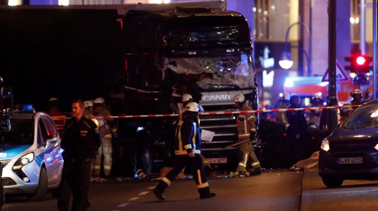 Πολύνεκρη επίθεση με νταλίκα σε κατάμεστη αγορά στο Βερολίνο