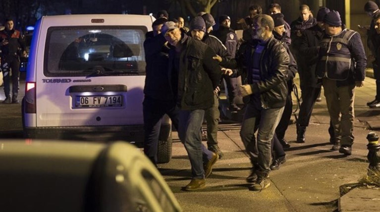 Άγκυρα: Ένοπλος πυροβόλησε στον αέρα έξω από την πρεσβεία των ΗΠΑ (ΒΙΝΤΕΟ)