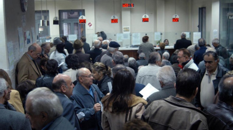 «Ψαλίδι» 50% στο ΕΚΑΣ που καταβάλλεται αύριο σε 250.000 δικαιούχους