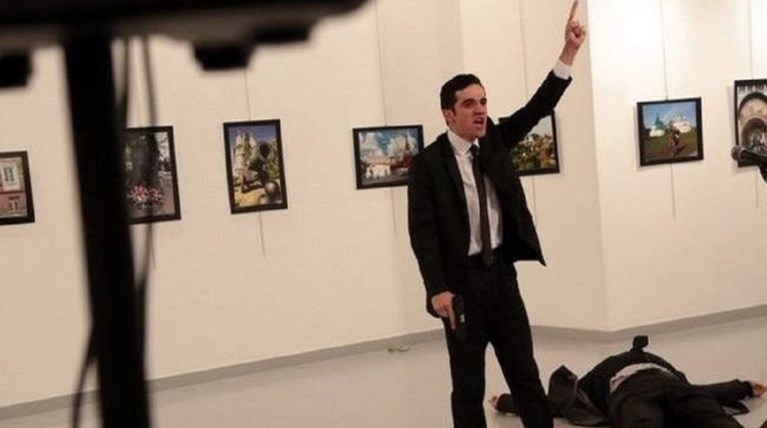 Hurriyet: Στη φρουρά του Ερντογάν ο δολοφόνος του ρώσου πρέσβη