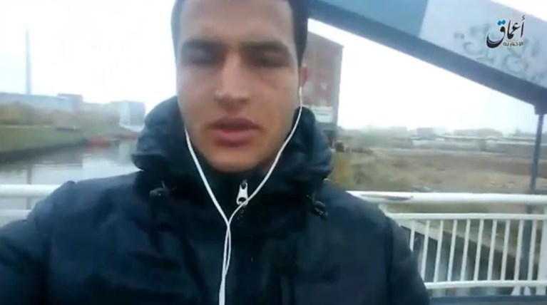 Ο μακελάρης του Βερολίνου ορκίζεται πίστη στο Ισλαμικό Κράτος - Βίντεο