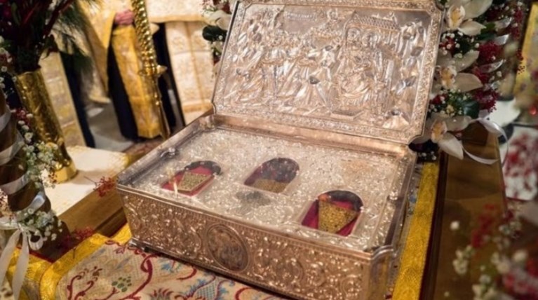 Τα Πάντιμα Δώρα των Μάγων μεταφέρονται από το Αγιο Ορος στην Κρήτη