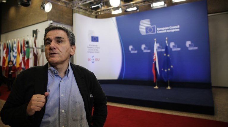 Σε "διπλή παγίδα" η κυβέρνηση με τις δεσμεύσεις Τσακαλώτου