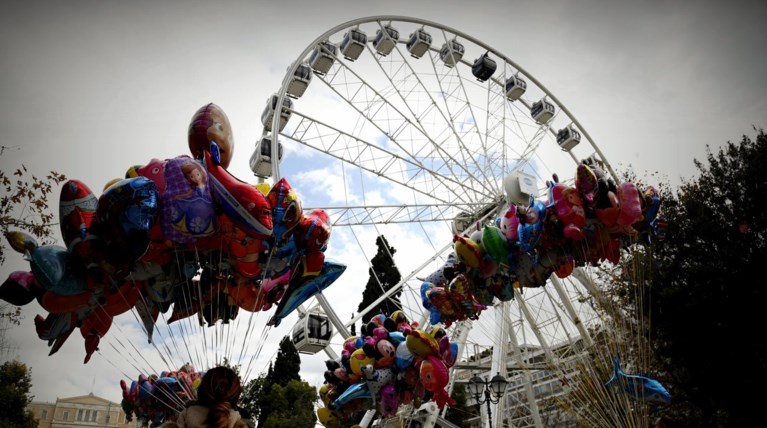 Χαμός στο twitter με τη ρόδα που δεν γύρισε ποτέ στο Σύνταγμα