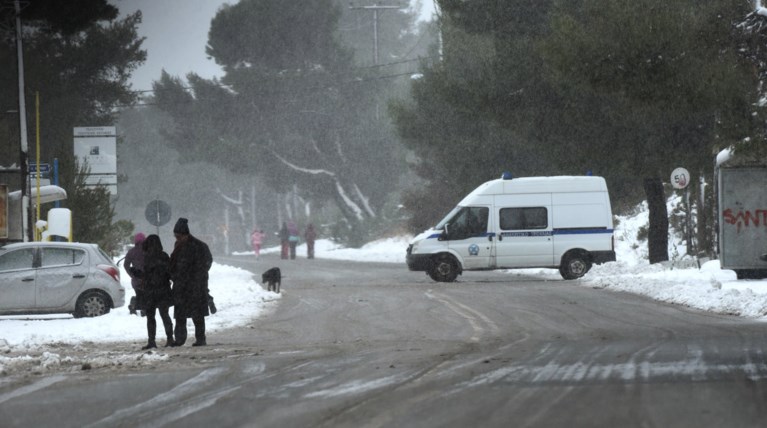 Επέλαση του χιονιά σε όλη τη χώρα, σε λευκό κλοιό η Αττική [εικόνες]