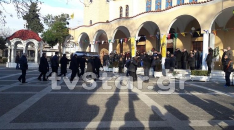 Συγγενείς & φίλοι είπαν το τελευταίο αντίο στη Θώμη Κουμπούρα video