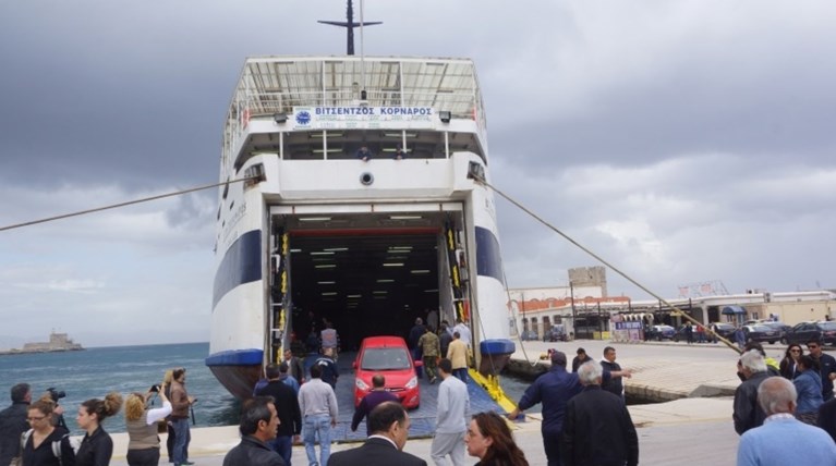 Έμειναν στην Ρόδο οι επιβάτες του "Βιτσέντζος Κορνάρος"