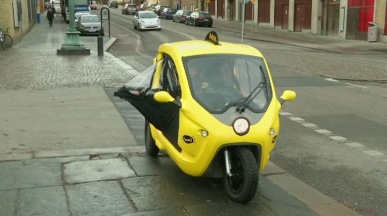 Ηλεκτρικά μίνι ταξί έκαναν την εμφάνιση τους στη Σουηδία