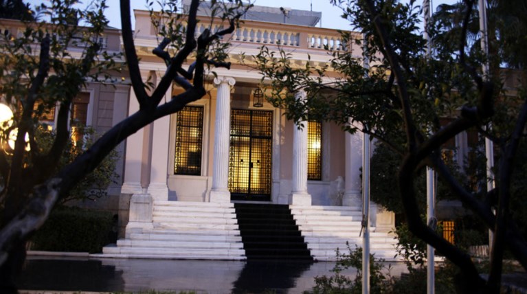 Το Μαξίμου «απαξιώνει» και τον Guardian για το ρεπορτάζ του