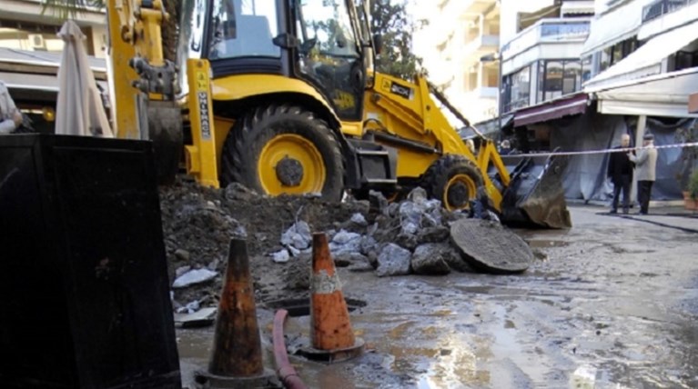 Xωρίς νερό από τις 3 τα ξημερώματα η Ηλιούπολη-έσπασε αγωγός