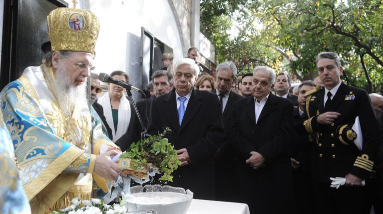 Σκόρπισε η πολιτική ηγεσία για να γιορτάσει τα Θεοφάνια - φωτό -