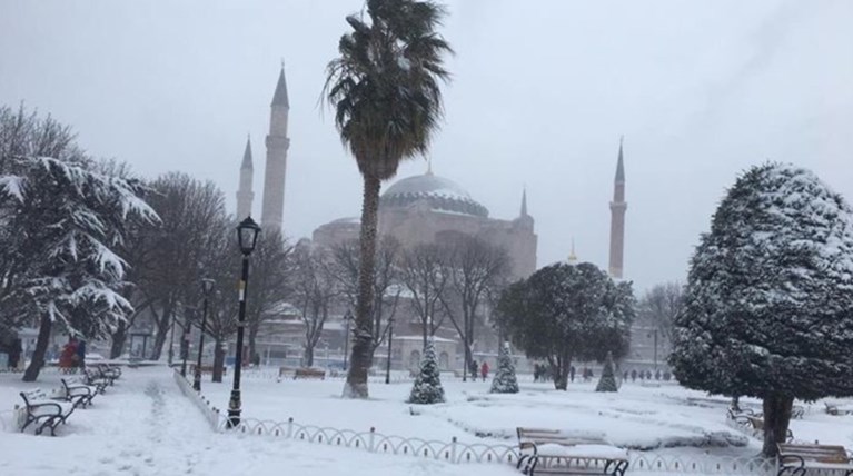 Κατάλευκη η Αγιά Σοφιά στην Κωνσταντινούπολη-Μοναδικές εικόνες
